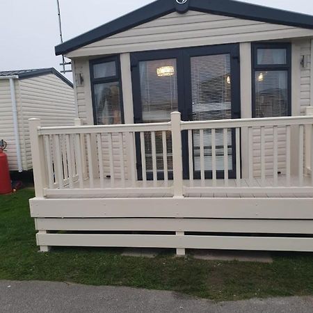 Swift Burgundy Apartment Prestatyn Exterior foto